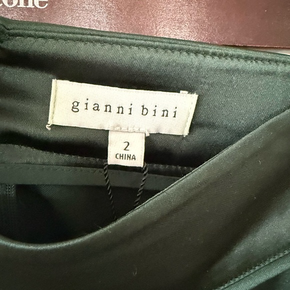 Green pants - Picture 3 of 4